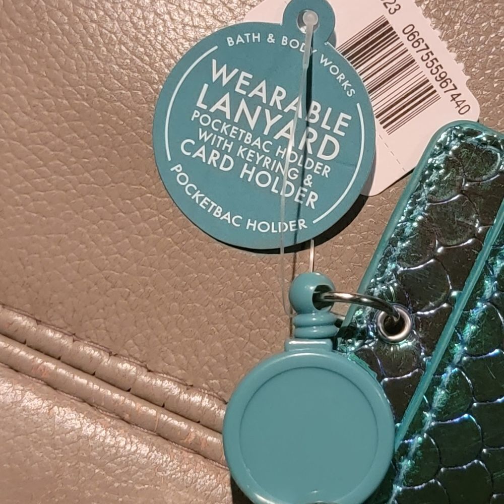 Bath & Body Works Wearable Lanyard Pocketbac Holder, ID Badge Card Holder New - Picture 6 of 10